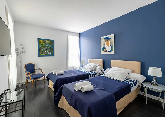 Splendid Flat In The Heart Of Saint-Tropez With Pa